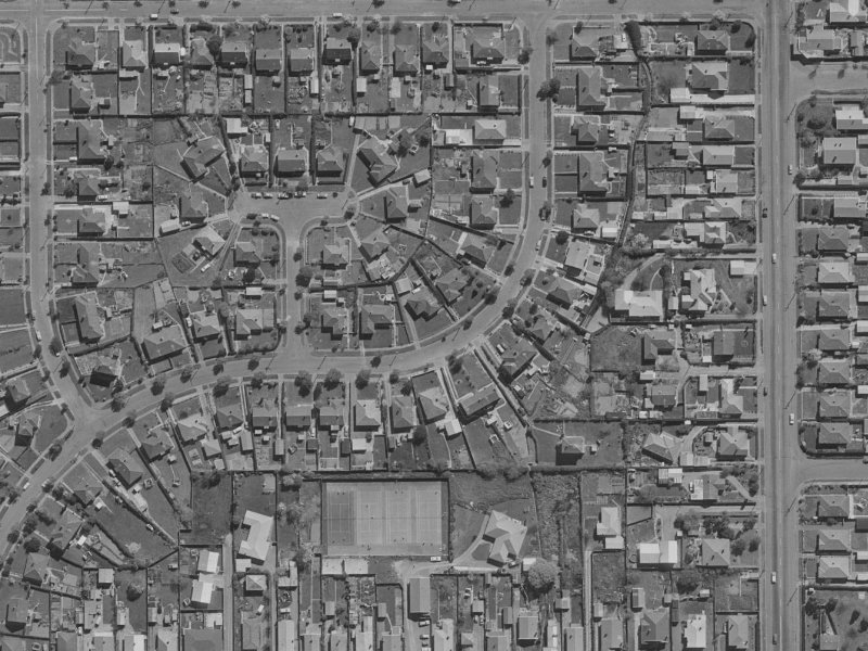 29 Rowcliffe Crescent from the air, 1970-1974