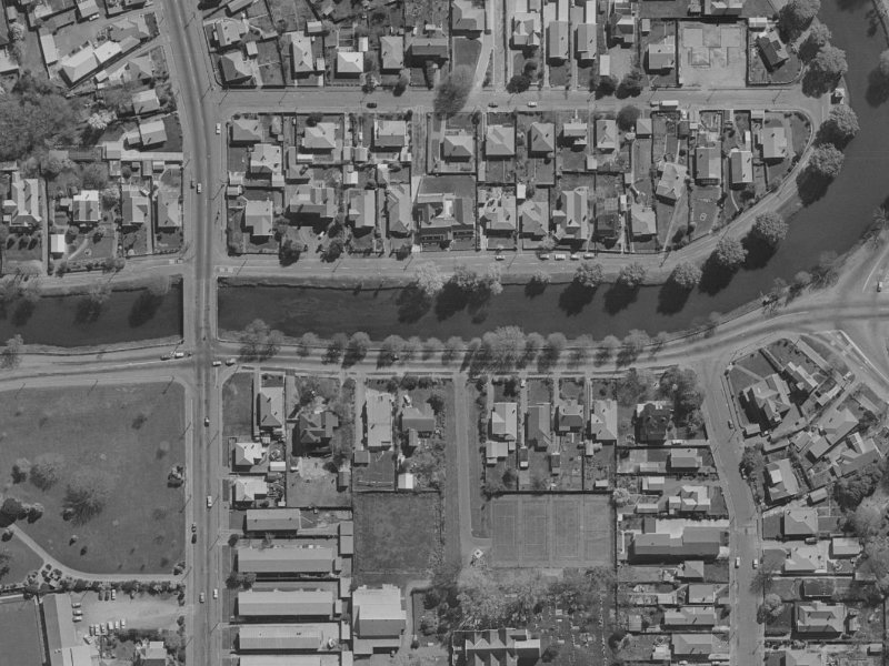 96–114 Avonside Drive from the air, 1970-1974
