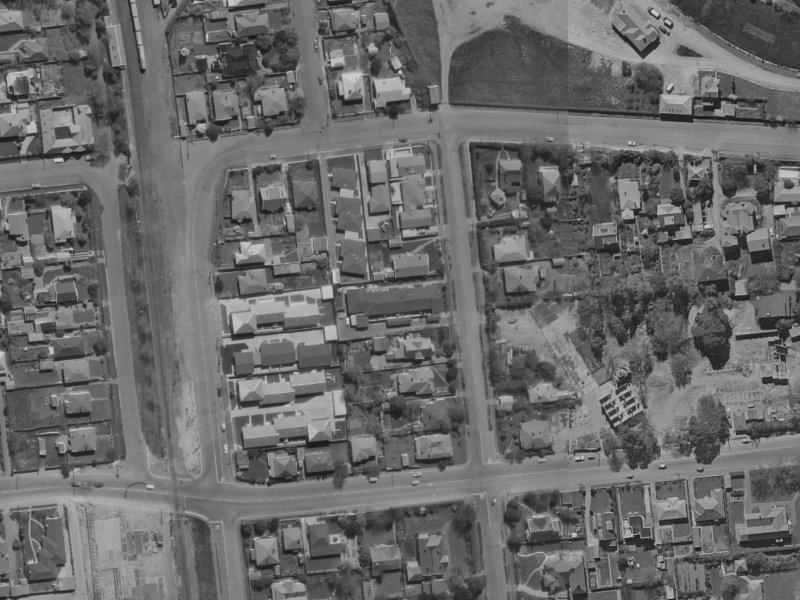 1/33 Darvel Street from the air, 1970-1974