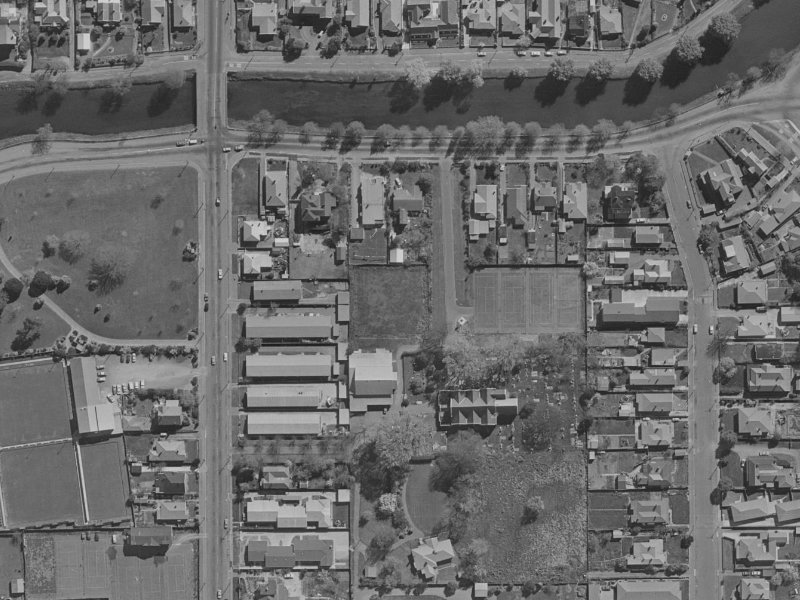 20 Lychgate Close from the air, 1970-1974