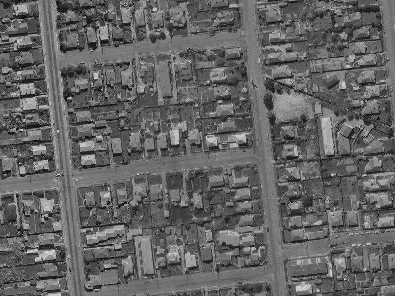 2/8 Peverel Street from the air, 1970-1974
