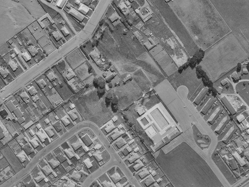 1-19 Takaro Avenue from the air, 1970-1974