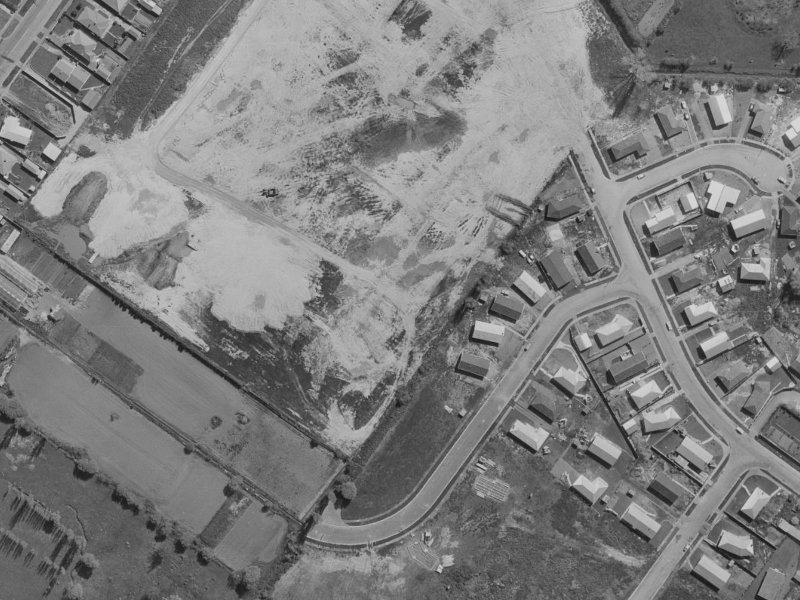 14 Cob Crescent from the air, 1970-1974