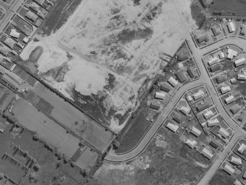 16 Cob Crescent from the air, 1970-1974