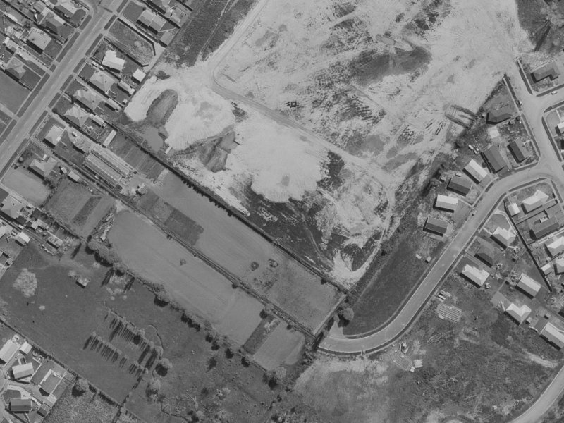 28 Cob Crescent from the air, 1970-1974