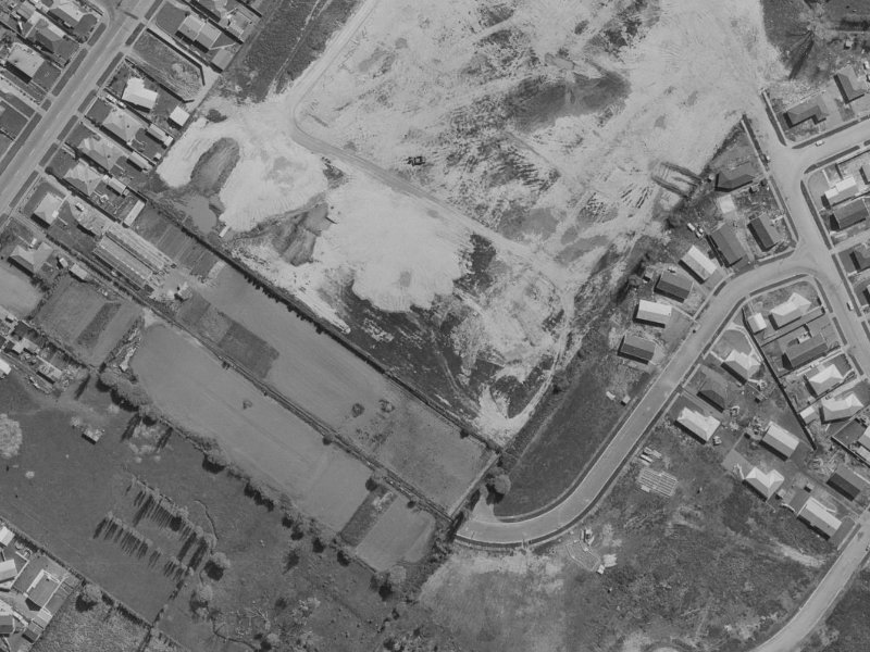 26 Cob Crescent from the air, 1970-1974
