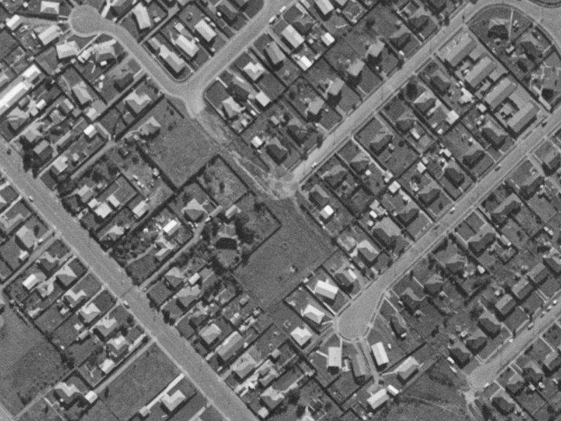 1D Dickson Crescent from the air, 1970-1974