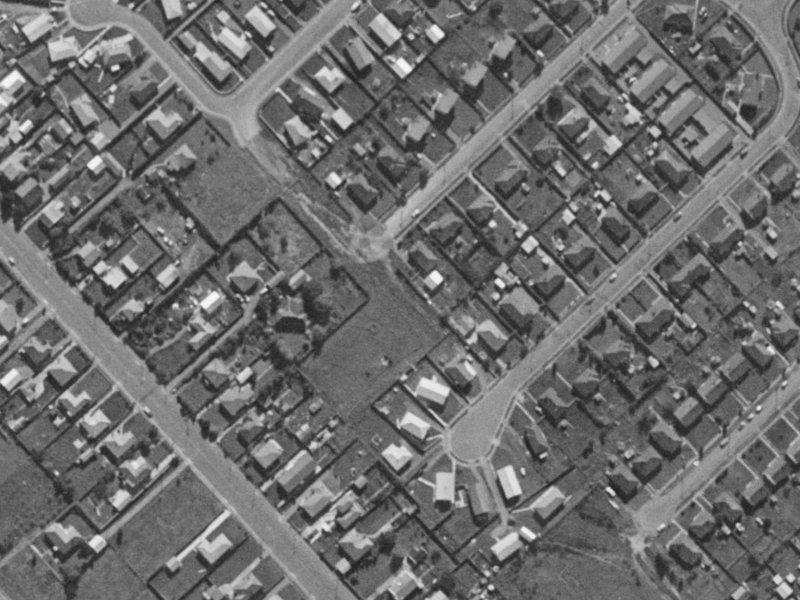 2D Dickson Crescent from the air, 1970-1974