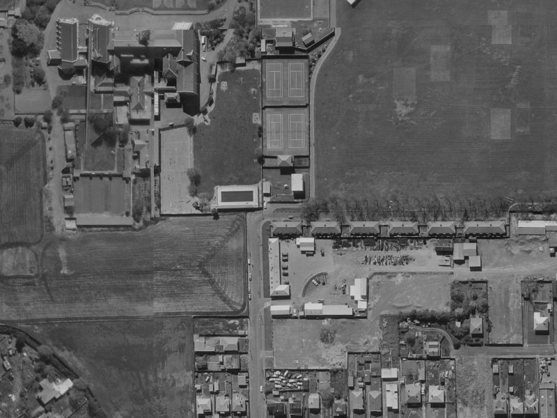 4 Barnett Avenue from the air, 1970-1974