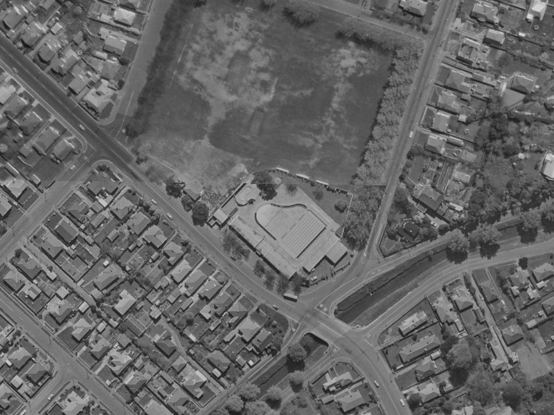 14/30 Waltham Road from the air, 1970-1974