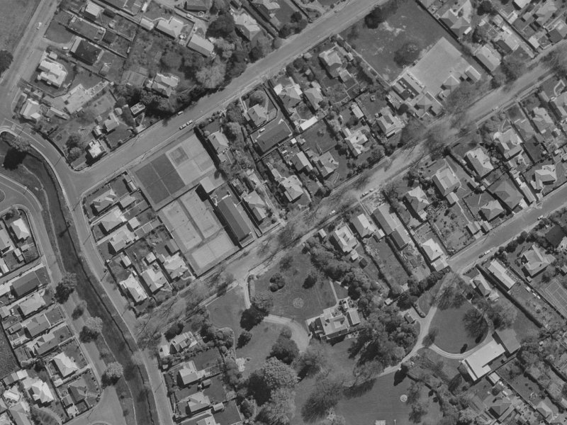 19 Cholmondeley Avenue from the air, 1970-1974