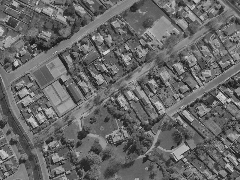 26 Cholmondeley Avenue from the air, 1970-1974