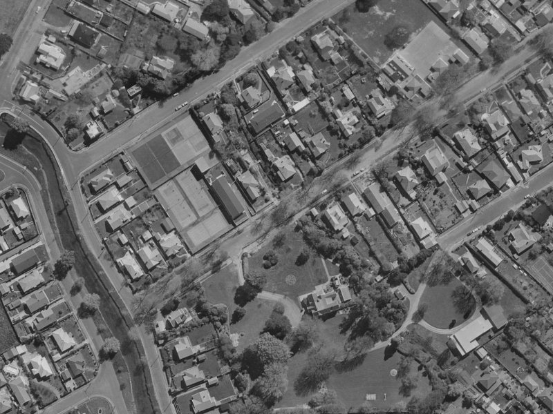 11A Cholmondeley Avenue from the air, 1970-1974