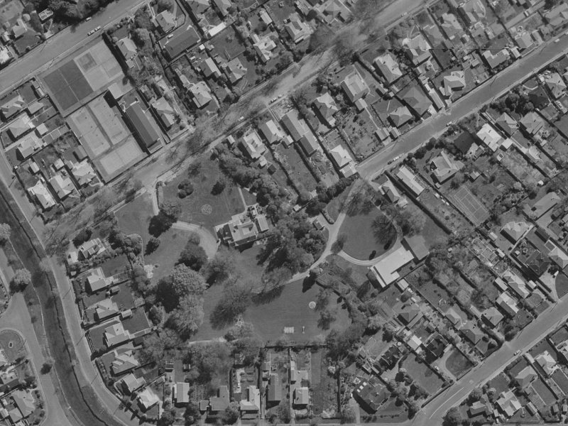 26A Cholmondeley Avenue from the air, 1970-1974