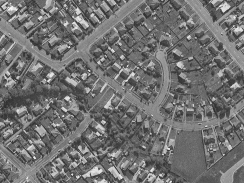 31-33 Glynne Crescent from the air, 1970-1974