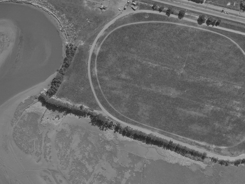 10 Settlers Crescent from the air, 1970-1974