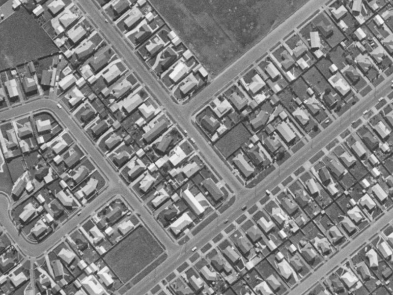 147A Warren Crescent from the air, 1970-1974