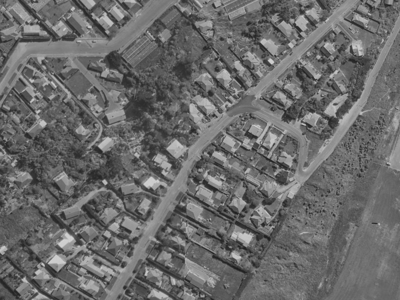 29 Moncks Spur Road from the air, 1970-1974
