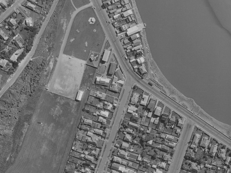 4 Wakatu Avenue from the air, 1970-1974