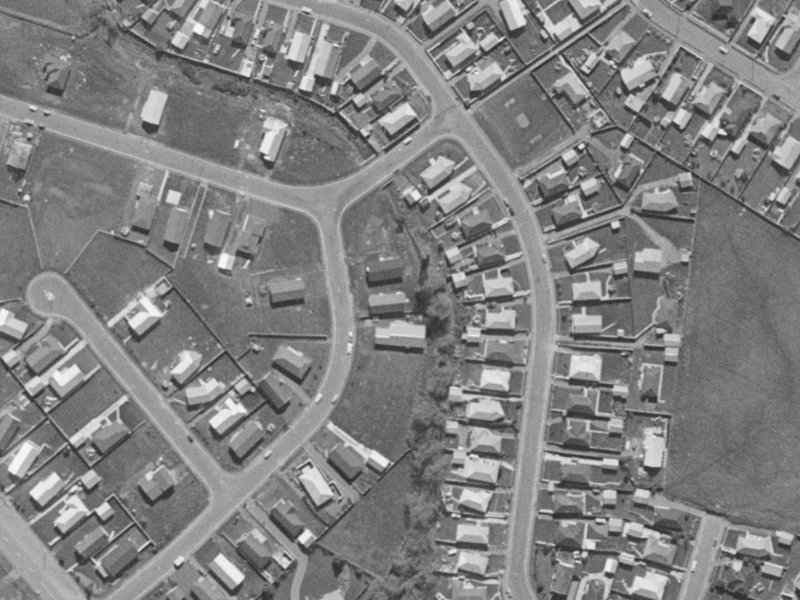 28 Oldham Crescent from the air, 1970-1974