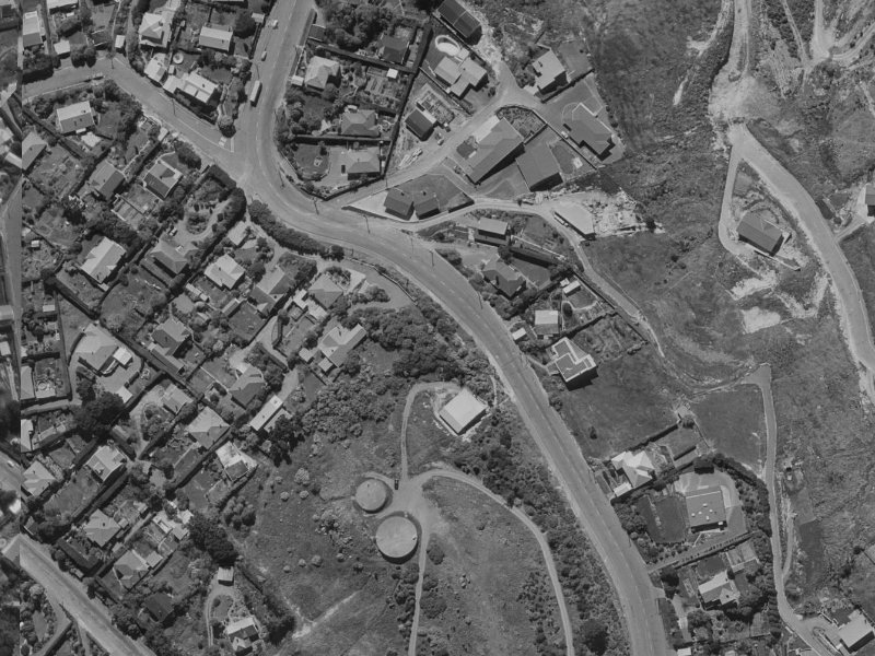 168-176 Hackthorne Road from the air, 1970-1974