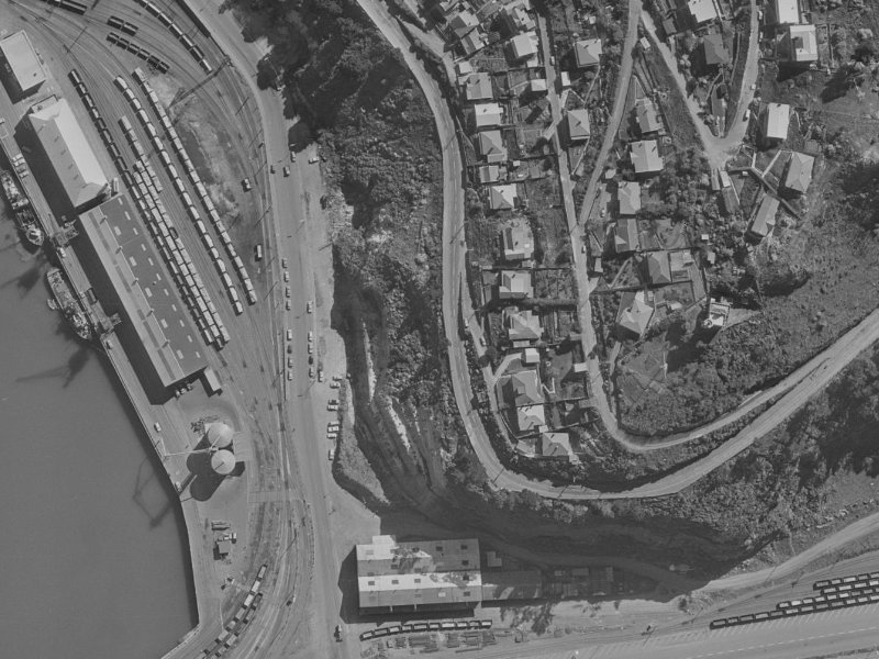 31 Gladstone Quay from the air, 1970-1974