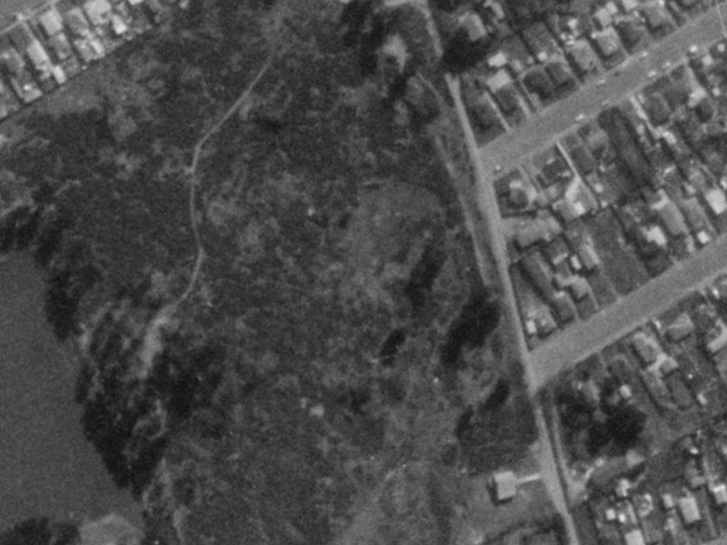 23–33 Sea Eagles Place from the air, 1975-1979