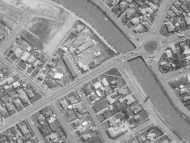 651-657 Pages Road from the air, 1975-1979