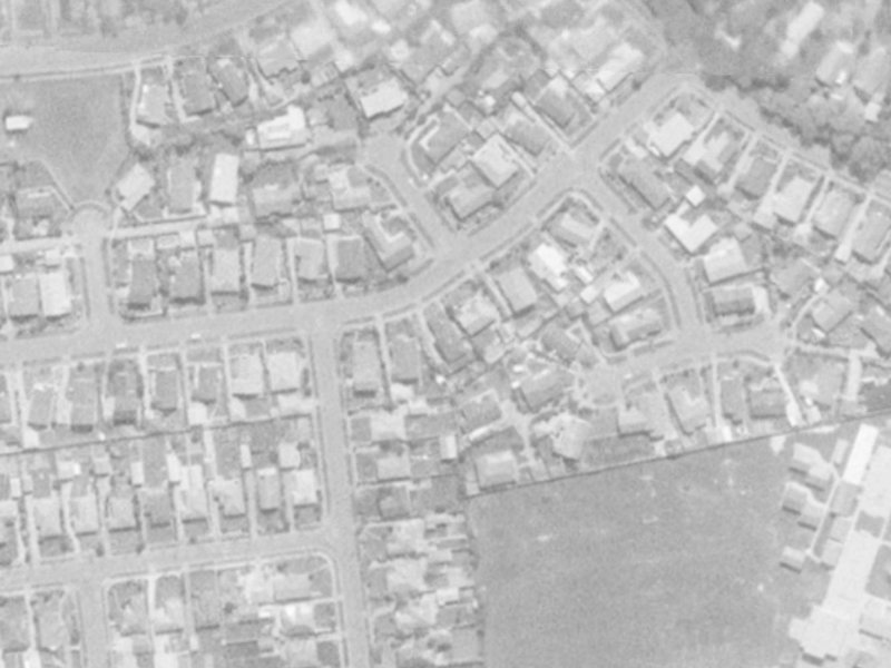 1/19 Raxworthy Street from the air, 1975-1979