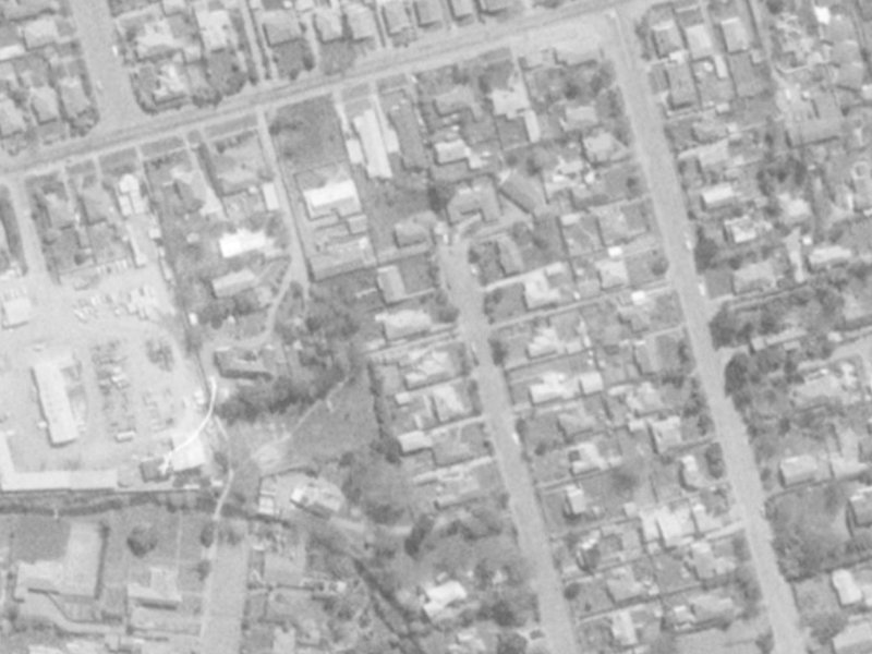 35 Thornycroft Street from the air, 1975-1979