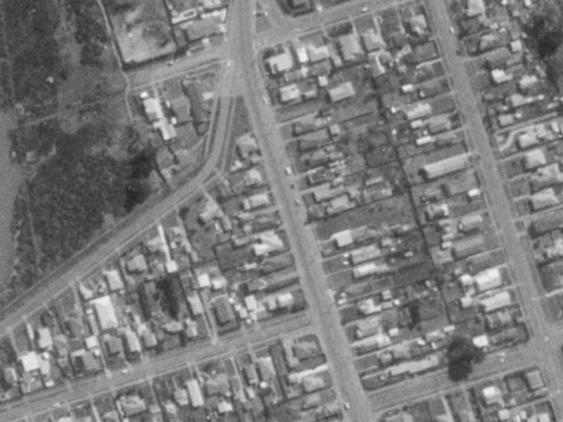 18 Estuary Road from the air, 1975-1979