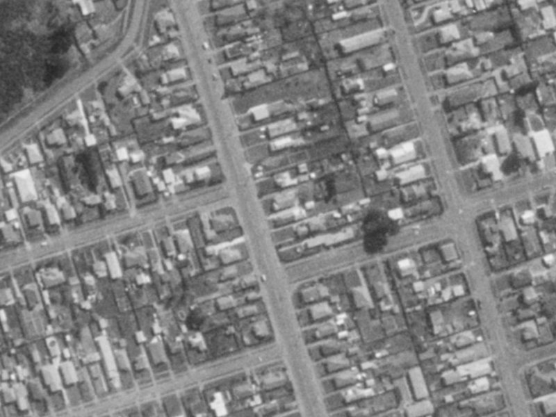 39 Estuary Road from the air, 1975-1979