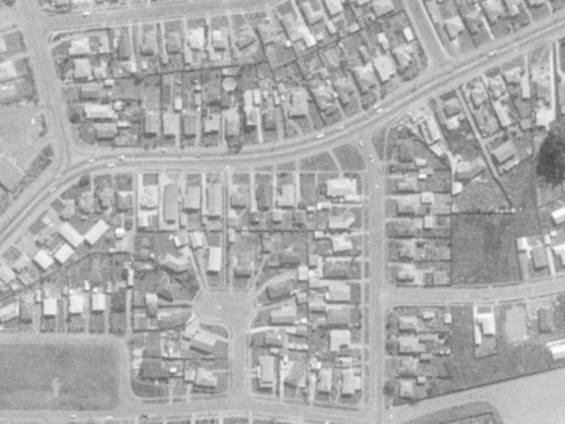 86 Pages Road from the air, 1975-1979