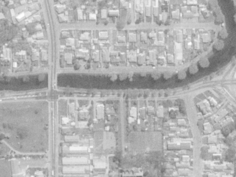 96–114 Avonside Drive from the air, 1975-1979