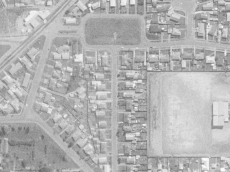 7 Griffiths Avenue from the air, 1975-1979