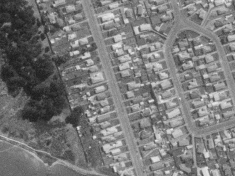 385 Estuary Road from the air, 1975-1979