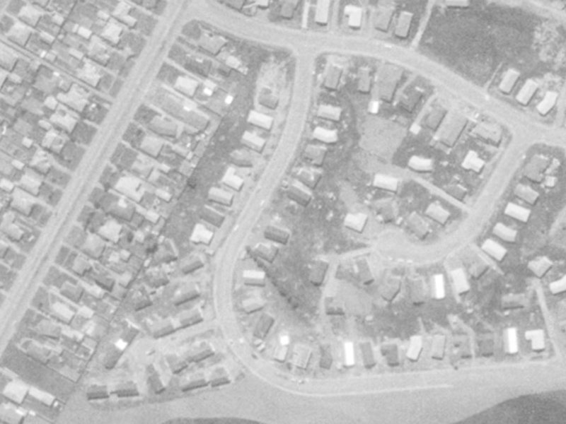 58 Oakley Crescent from the air, 1975-1979