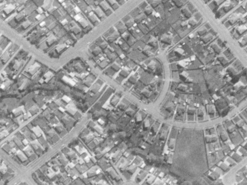31-33 Glynne Crescent from the air, 1975-1979