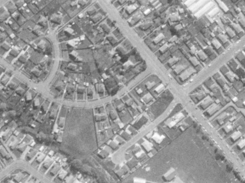 4 Glynne Crescent from the air, 1975-1979