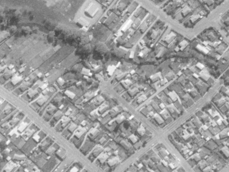 19 Weir Place from the air, 1975-1979