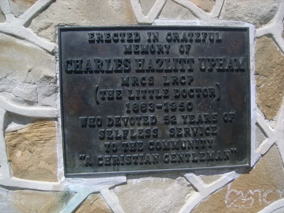 the register’s photograph of the plaque at Oxford Street Reserve