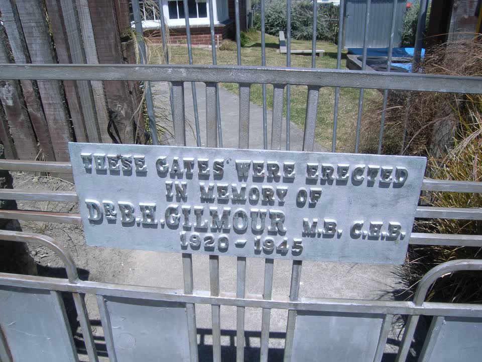 the register’s photograph of the plaque at Sumner Road Gardens