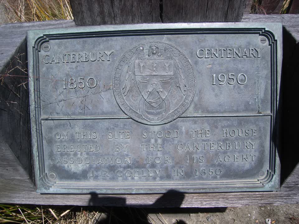 the register’s photograph of the plaque at Sumner Road Gardens