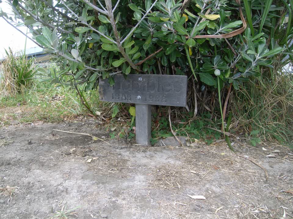 the register’s photograph of the plaque at James Drive Reserve