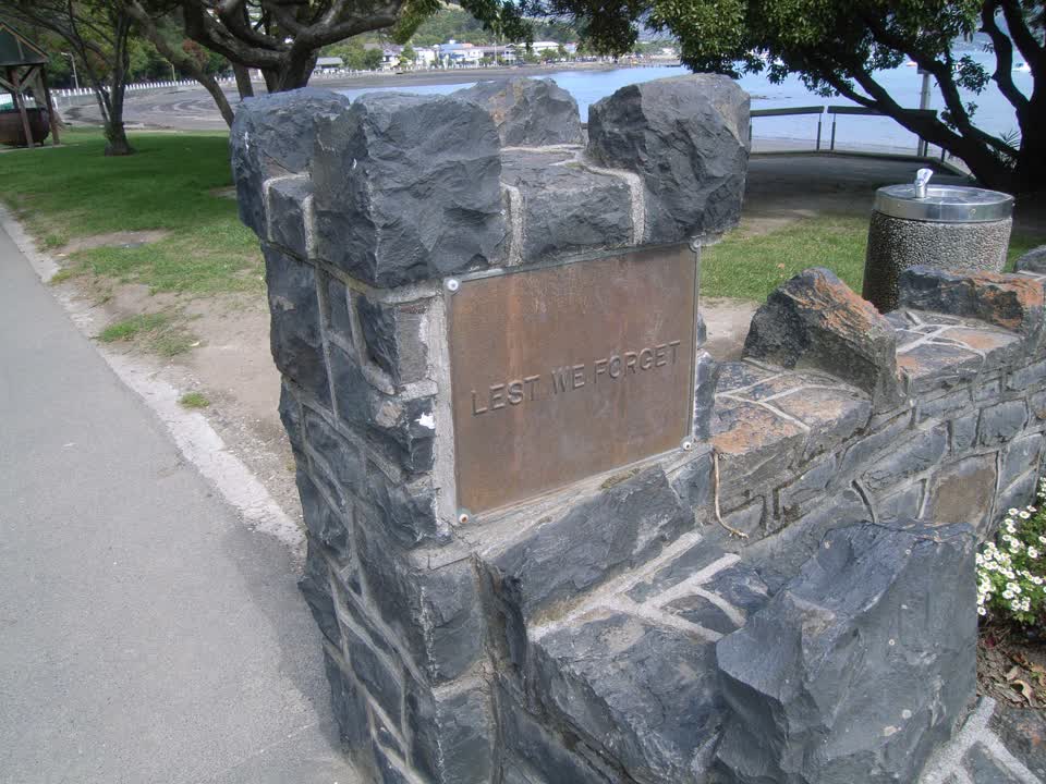 the register’s photograph of the plaque at Cenotaph War Memorial