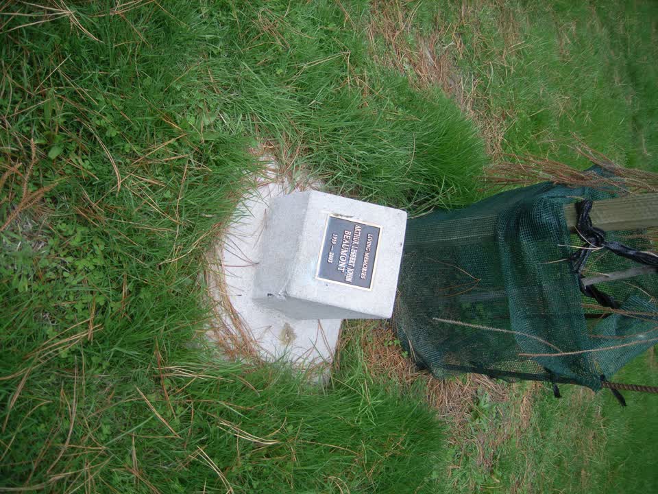 the register’s photograph of the plaque at Stoddart Point Reserve