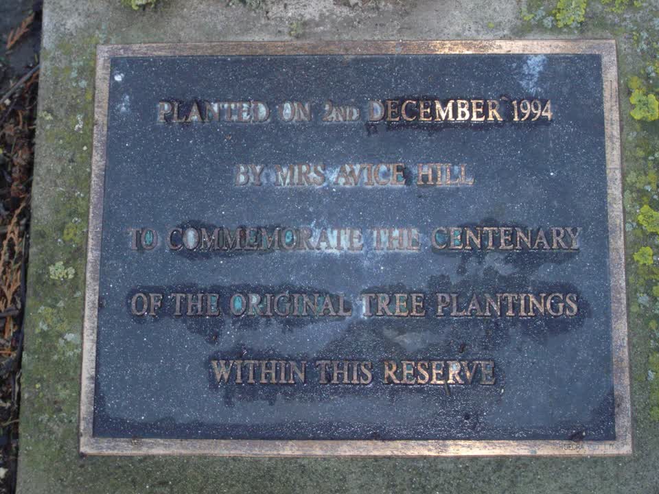 the register’s photograph of the plaque at Avice Hill Reserve