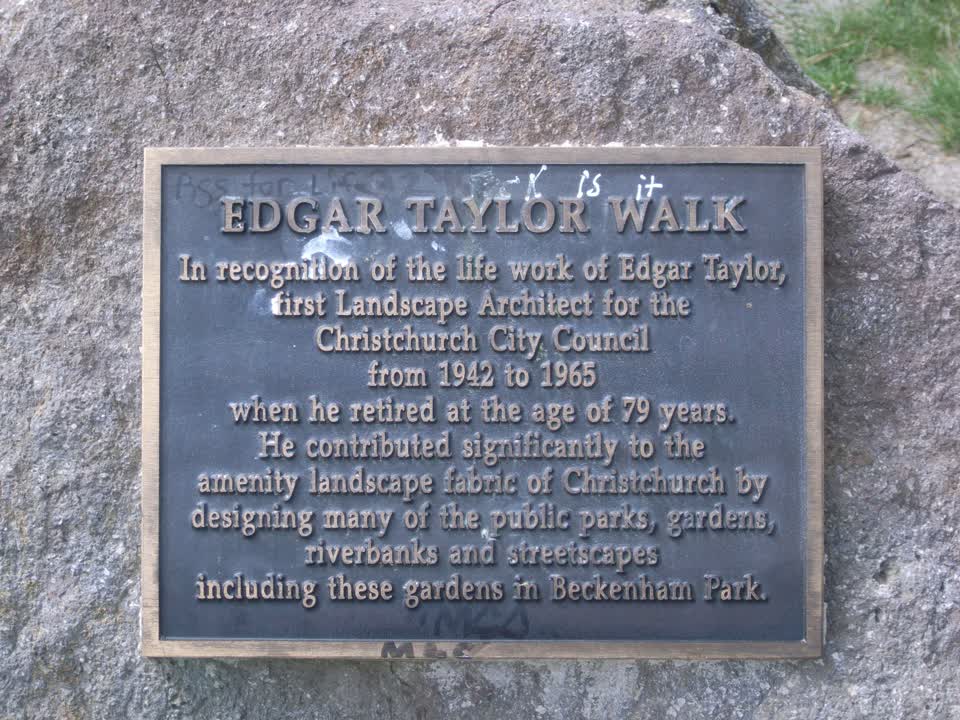 the register’s photograph of the plaque at Beckenham Park