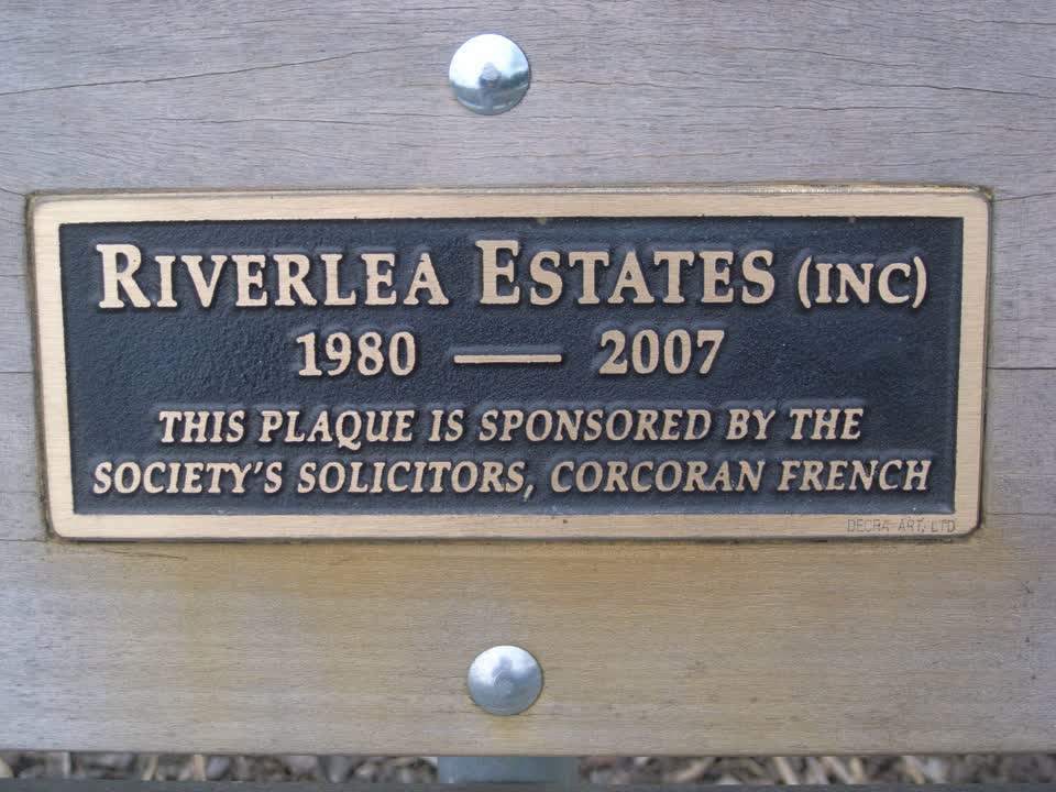 the register’s photograph of the plaque at Riverlea Recreation Reserve