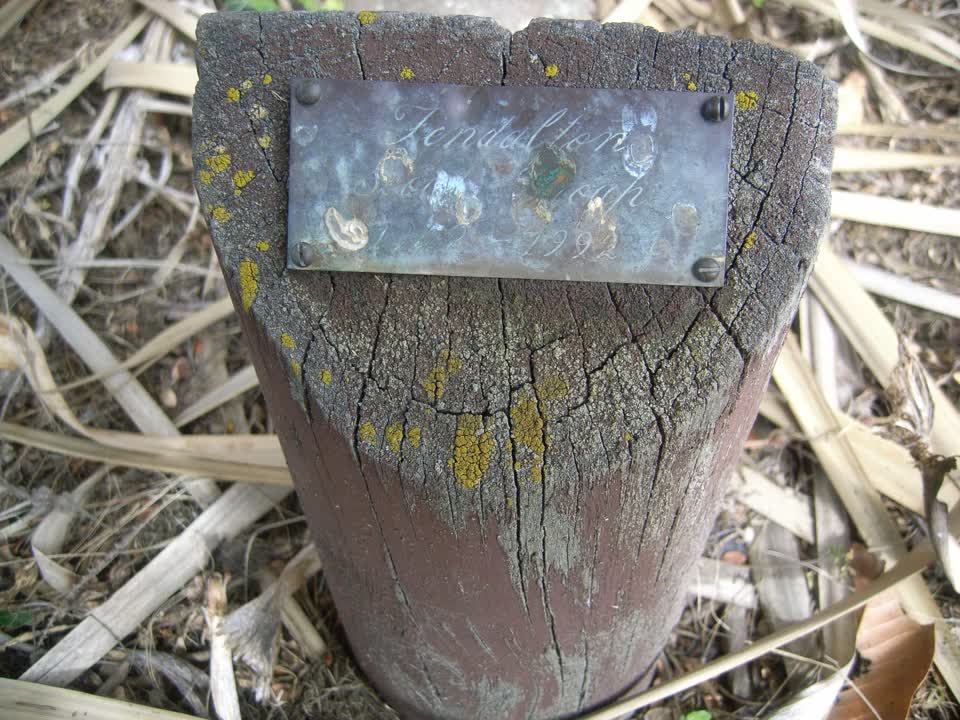 the register’s photograph of the plaque at Idris Reserve